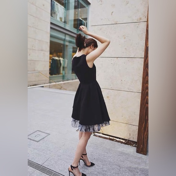 BEAUTIFUL BLACK DEESS WITH FLORA LACE BOTTOM - Picture 3 of 8